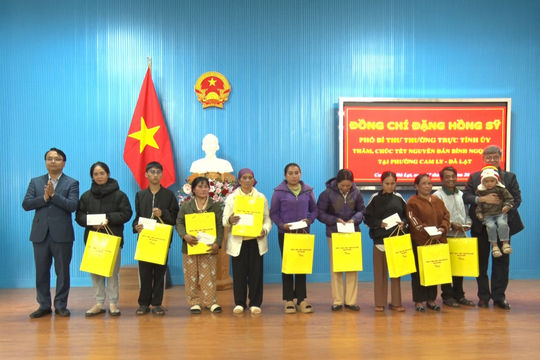 Đồng chí Đặng Hồng Sỹ, Phó Bí thư Thường trực Tỉnh ủy Lâm Đồng thăm, chúc Tết tại phường Cam Ly - Đà Lạt