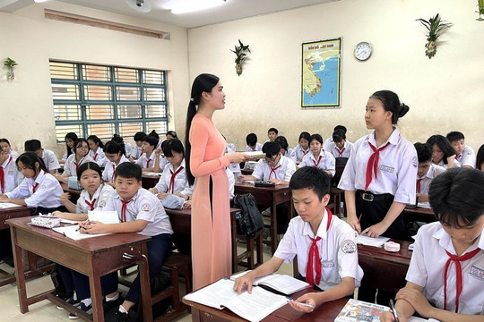 Xếp lương khi chuyển từ nhân viên văn thư sang giáo viên