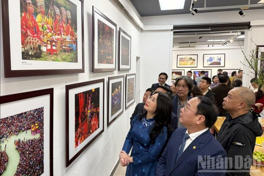 Sắc màu nhiếp ảnh mừng Đảng, mừng Xuân và chào mừng thành công Đại hội XIV