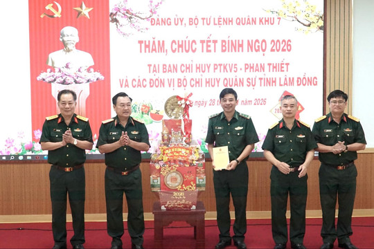 Bộ Tư lệnh Quân khu 7 chúc Tết các đơn vị quân sự tại Lâm Đồng