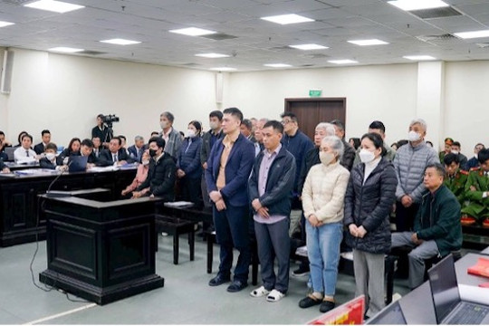 Hàng loạt cựu lãnh đạo bệnh viện hầu tòa vì nhận hối lộ 71 tỷ đồng vụ tuồn thuốc