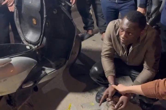 Hà Nội khởi tố nam thanh niên Nigeria dùng ứng dụng giao hàng để mua bán ma túy