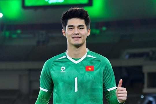 Nguyễn Đình Bắc và dàn sao U23 Việt Nam xốc lại tinh thần cho thủ môn Trung Kiên
