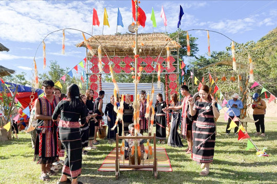 Đồng bào Raglai, K’ho vui đón Tết Đầu lúa