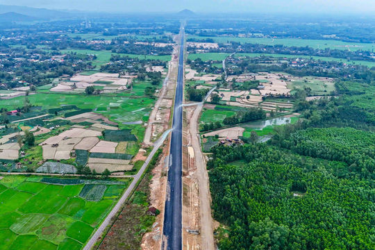 Tiến độ cao tốc Bắc - Nam: Thách thức mục tiêu thông xe trước Tết Nguyên đán