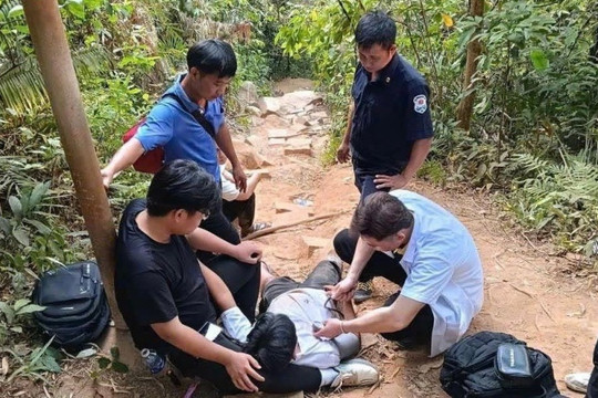 Chinh phục núi Bà Đen an toàn: Những lưu ý bắt buộc để tránh lạc đường và tai nạn