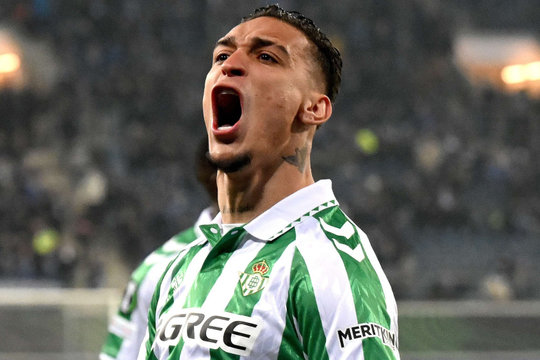 Antony rực sáng giúp Real Betis hạ Feyenoord để vào vòng knock-out Europa League