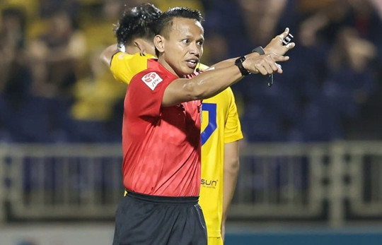 Trọng tài ngoại bắt chính trận chung kết lượt đi V-League giữa CAHN và Ninh Bình