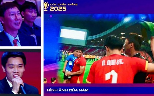 Đình Bắc và HLV Kim Sang-sik thắng giải Khoảnh khắc của năm tại Cúp Chiến thắng 2025
