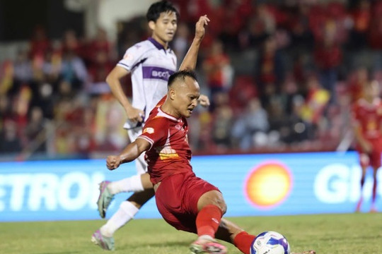 Thủ môn Minh Toàn rực sáng giúp Becamex TP.HCM cầm chân Hà Tĩnh tại vòng 12 V-League