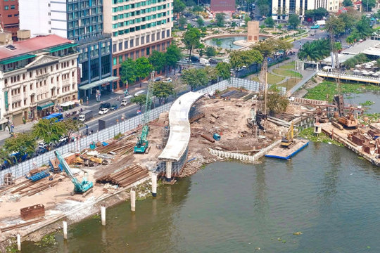 Cầu đi bộ nghìn tỷ hình lá dừa nước vượt sông Sài Gòn dần lộ diện
