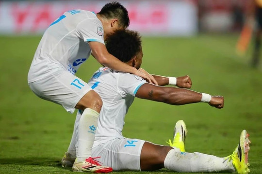 Nguyễn Xuân Son đối đầu Faisal Halim: Cuộc đại chiến của những sát thủ tại vòng loại Asian Cup