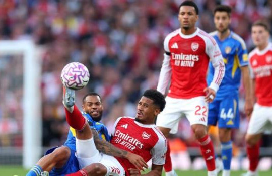 Arsenal đối mặt cạm bẫy tại Elland Road: Khi bóng chết trở thành bài toán sinh tử