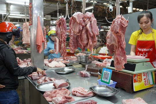 Giá thịt heo tại Hà Nội tăng tới 15.000 đồng/kg trước áp lực tiêu dùng cuối năm