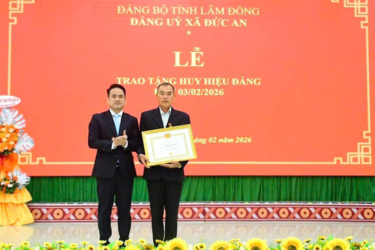 Đảng ủy xã Đức An gặp mặt 75 đảng viên cao tuổi Đảng