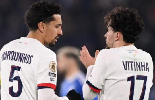 Thắng kịch tính Strasbourg, PSG đòi lại ngôi đầu Ligue 1 dù Hakimi nhận thẻ đỏ
