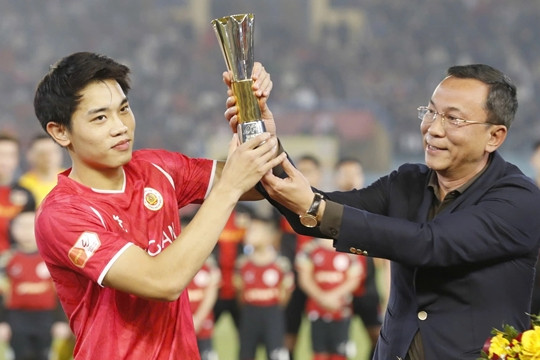"Lò lửa" V-League: Nơi HLV Kim Sang-sik tìm ra đội hình tối ưu đấu Malaysia