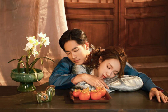 Thừa Tuấn Anh và Thùy Dương tung bộ ảnh tình tứ trong phim Gia đình trái dấu