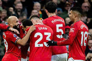 Chiến thắng thứ 3 cho Michael Carrick