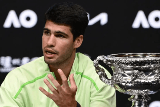 Carlos Alcaraz hoàn tất Career Grand Slam lịch sử và quyết định rút lui bất ngờ sau Australian Open