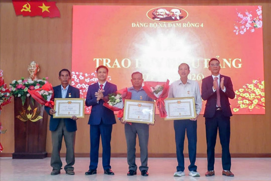 Xã Đam Rông 4 gặp mặt kỷ niệm 96 năm Ngày thành lập Đảng Cộng sản Việt Nam