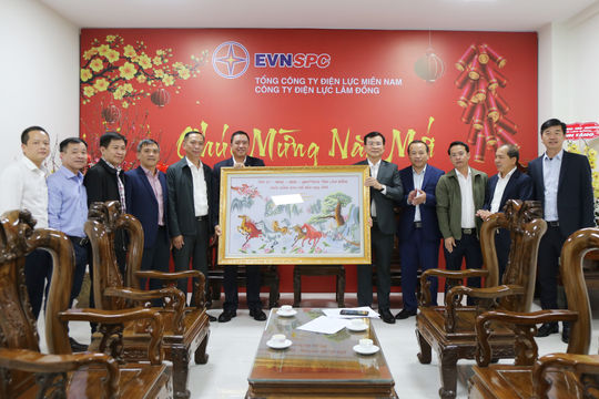 Chủ tịch UBND tỉnh Lâm Đồng Hồ Văn Mười thăm, chúc Tết các doanh nghiệp khu vực Đà Lạt