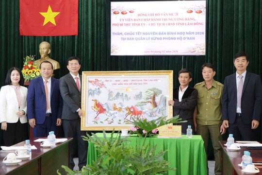 Chủ tịch UBND tỉnh Lâm Đồng Hồ Văn Mười chúc Tết Ban Quản lý rừng phòng hộ D’Ran