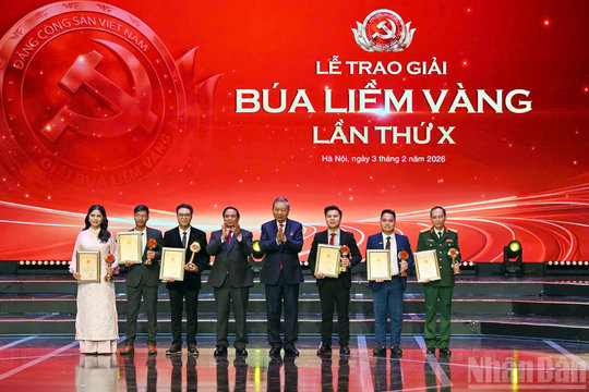 Tuyên dương 96 bí thư chi bộ xuất sắc và trao Giải Búa liềm vàng lần thứ X