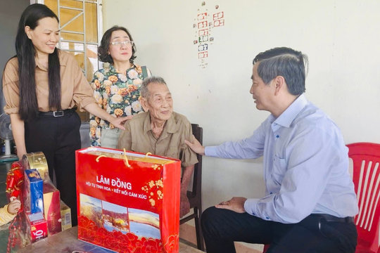 Trưởng Ban Tuyên giáo và Dân vận Tỉnh ủy Lâm Đồng Võ Thanh Bình thăm, chúc Tết tại xã Hồng Thái