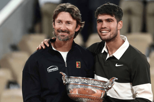 Carlos Alcaraz vô địch Australian Open 2026: Tranh cãi thái độ với HLV Juan Carlos Ferrero