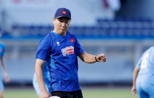 Làn sóng Việt kiều bùng nổ tại V-League: Vì sao HLV Kim Sang-sik vẫn giữ sự thận trọng?