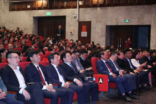 Đường lên phía trước: Bản hòa ca nghệ thuật kỷ niệm 96 năm ngày thành lập Đảng