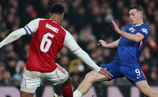 Liam Delap và nỗi thất vọng 30 triệu bảng: Khi chiếc áo Chelsea trở nên quá rộng tại Emirates