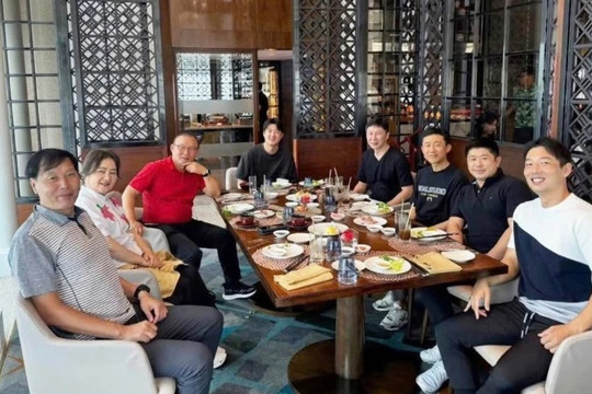 HLV Park Hang Seo và Kim Sang Sik hội ngộ: Sự kết nối của hai thế hệ thành công