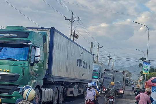 Tuyến quốc lộ 1A – Phan Sơn kẹt xe nhiều giờ