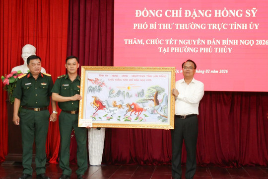 Phó Bí thư Thường trực Tỉnh ủy Lâm Đồng Đặng Hồng Sỹ thăm và chúc Tết cán bộ và Nhân dân phường Phú Thủy