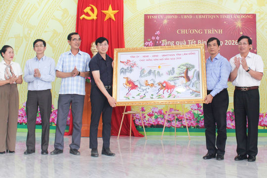 Trưởng Ban Tuyên giáo và Dân vận Tỉnh ủy Lâm Đồng Võ Thanh Bình thăm, chúc Tết xã Lương Sơn