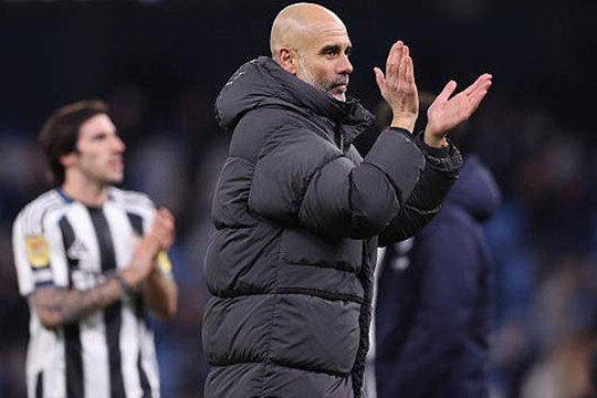 Hạ Newcastle, Pep Guardiola nhắm kỷ lục vô tiền khoáng hậu tại EFL Cup