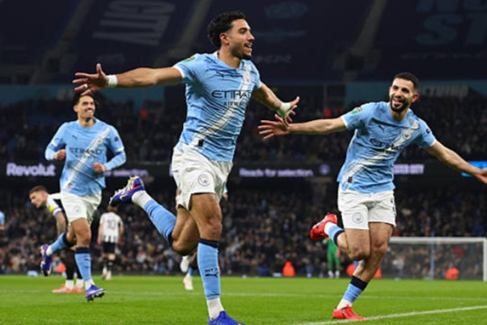 Omar Marmoush lập cú đúp đưa Manchester City vào chung kết Carabao Cup