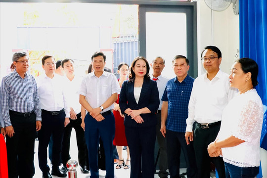 Phó Chủ tịch nước Võ Thị Ánh Xuân kiểm tra công tác bầu cử tại tỉnh Lâm Đồng