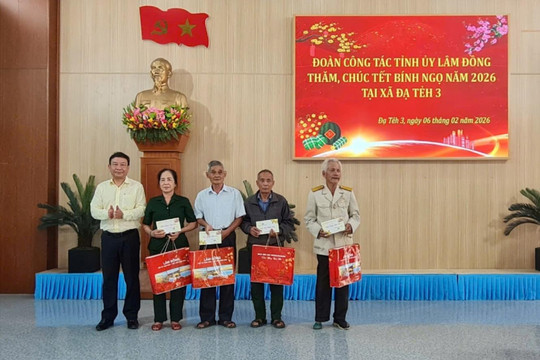 Phó Bí thư Tỉnh ủy Lâm Đồng Bùi Thắng thăm, tặng quà Tết tại xã Đạ Tẻh 3