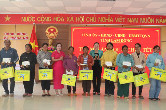 Phó Chủ tịch HĐND tỉnh Lâm Đồng thăm, chúc Tết tại Krông Nô, Nam Đà