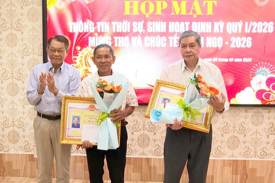 Lâm Đồng họp mặt chúc Tết, mừng thọ cán bộ hưu trí