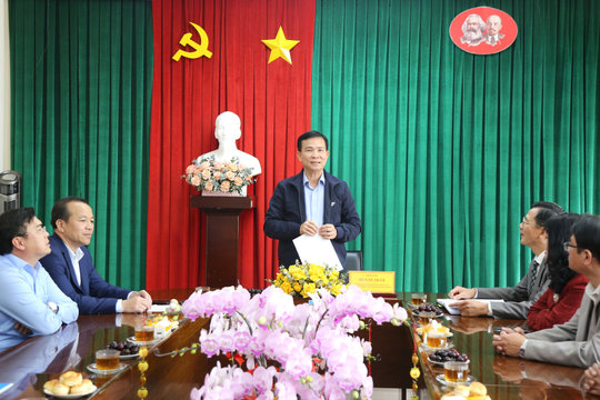 Chủ tịch UBND tỉnh Lâm Đồng Hồ Văn Mười thăm, chúc Tết Công ty Xổ số kiến thiết