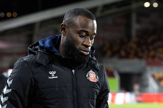 Hậu vệ phải của Liverpool: Zeki Celik và Marco Palestra là phương án giải vây