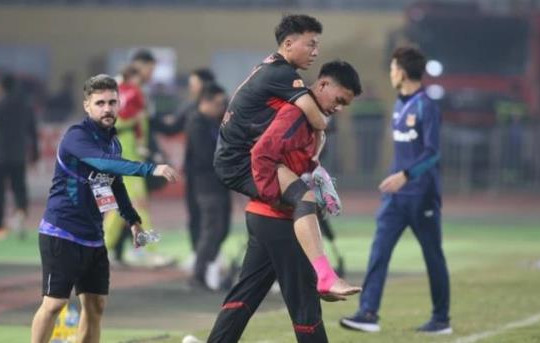 Bão chấn thương càn quét V-League: HLV Kim Sang-sik đối mặt cuộc khủng hoảng nhân sự