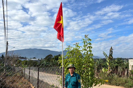 Làng tôi có những ngọn cờ