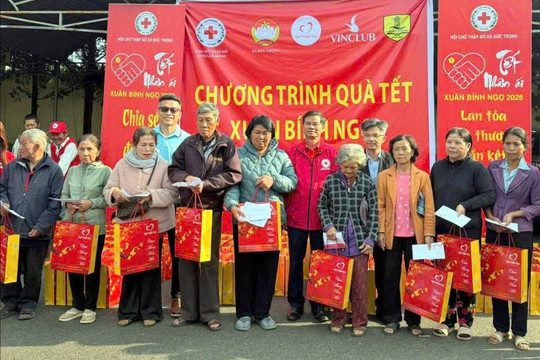 Lâm Đồng trao 4.500 suất quà Tết Nhân ái trị giá 2,7 tỷ đồng do Quỹ Thiện Tâm tài trợ