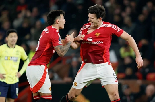 MU đấu Tottenham: Michael Carrick tin dùng bộ đôi Martinez - Maguire để khỏa lấp lỗ hổng De Ligt