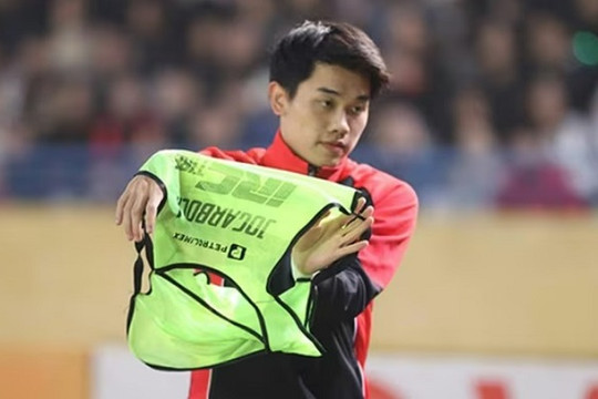 HLV Polking lý giải việc cất Đình Bắc sau chiến thắng 6-1 của CAHN trước Tampines Rovers